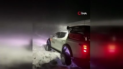 Palandöken geçidinde kar ve tipi nedeniyle mahsur kaldılar