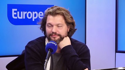 «C'est quelqu'un qui est arrivé au pouvoir et qui travaille en commando avec des petites équipes. Il y a vraiment une volonté d'être en fait un maître espion» confie Pierre Gastineau à propos d'Emmanuel Macron