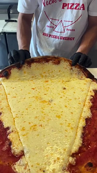 The PERFECT cheese pull 🤌🏻