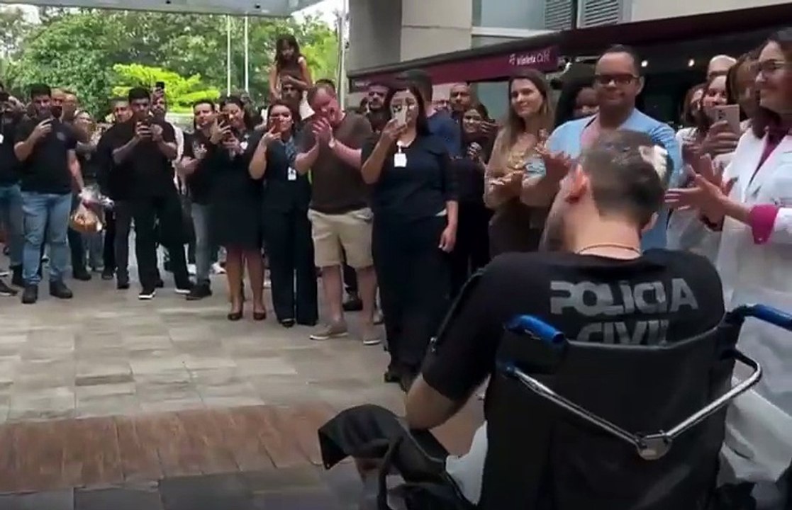 VÍDEO: Delegado que perdeu a perna após ser baleado em megaoperação recebe alta hospitalar e é homenageado