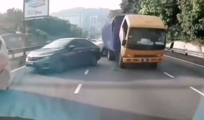 故障罗里失控 斜坡路往后滑 连撞多辆“倒霉”车