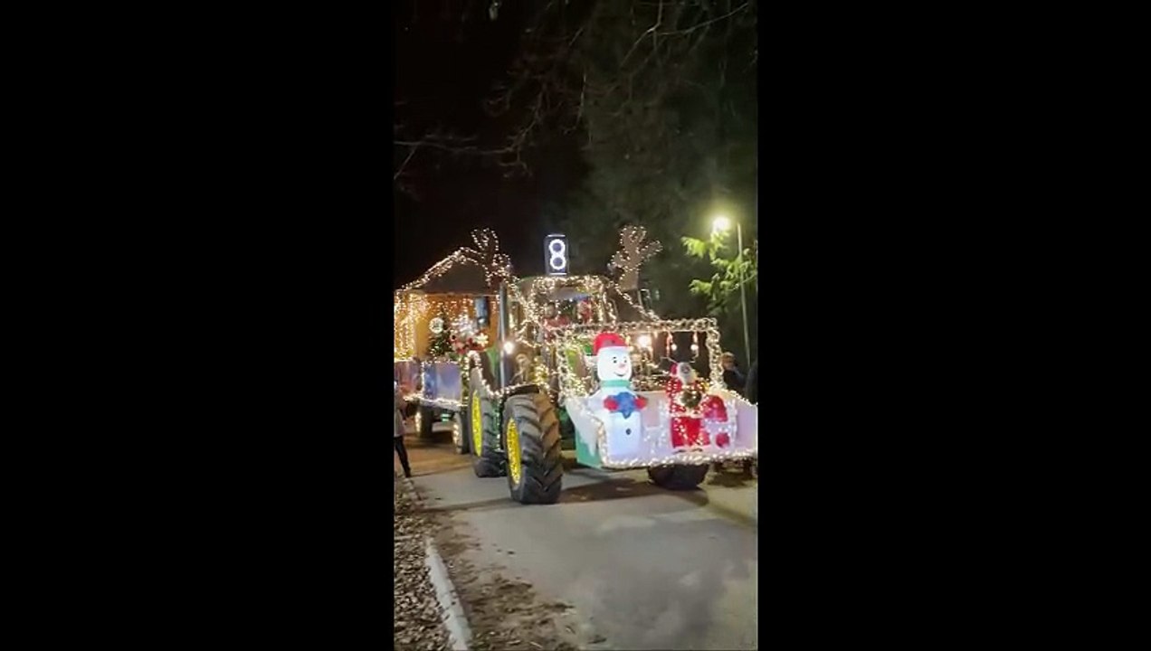 Défilé de tracteurs illuminés à Corbelin, le 13 décembre 2025