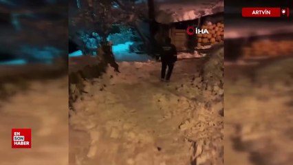 Artvin Şavşat’ta çıkan yangına kar engeline rağmen müdahale edildi