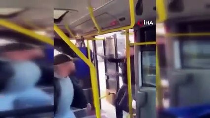 Toplu taşımada satırlı kavga