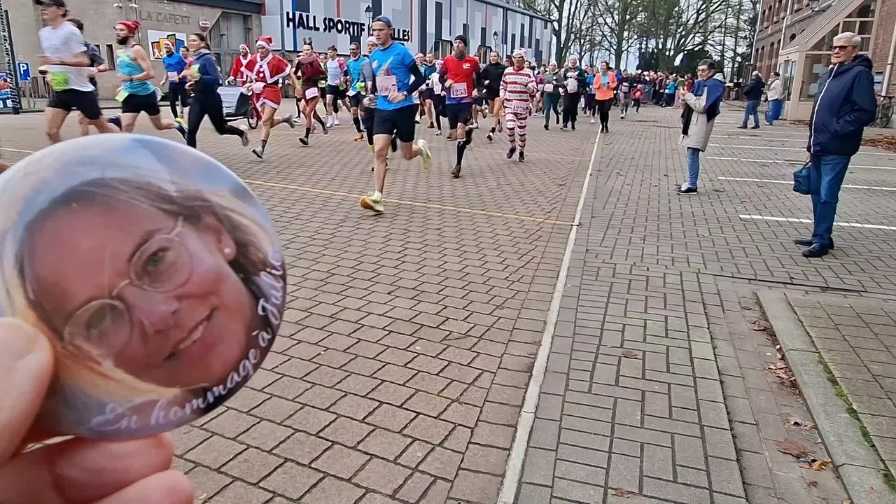 Hommage à Julie Voisin, pharmacienne de Celles-En-Hainaut, lors de la Virée des Pères Noël