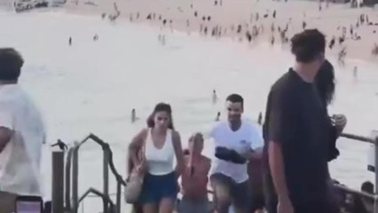 Gli spari e le persone in fuga da Bondi Beach, in Australia