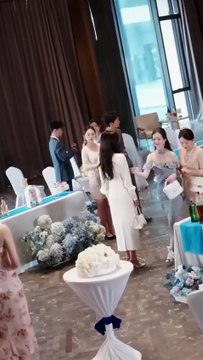 After two years of marriage, she was full of joy and wanted to surprise him, but she bumped into her husband and lover lingering in the wedding room, her heart was completely cold, she signed the divorce and turned away