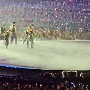 Dù mưa gió bão bùng, fan vẫn lụi mua gió từ xa để xem anh Long chiều hết mức! Tình yêu đẹp hiếm có, bạn sẽ SỐC ở giây cuối 😱❤️‍🔥 (12M views worldwide)