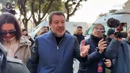 Atreju, bagno di selfie per Salvini: "Asset russi? Parlo di Milan"