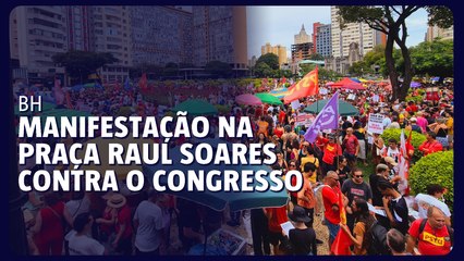 Manifestantes se reúnem contra o Congresso na Praça Raul Soares, em BH