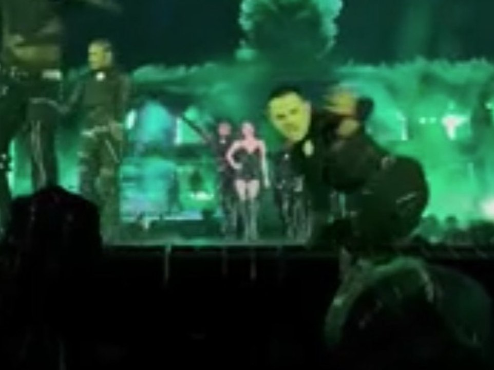 Schock für Lady Gaga: Tänzer fällt von der Bühne