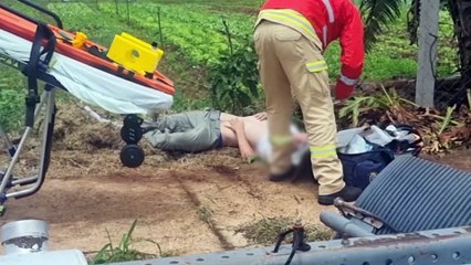 Motociclista quebra a perna em grave acidente envolvendo carro e carreta no Cascavel Velho