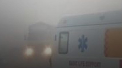 घने कोहरे की वजह से बड़ा हादसा, खड़े ट्रक से जा भिड़ी बस