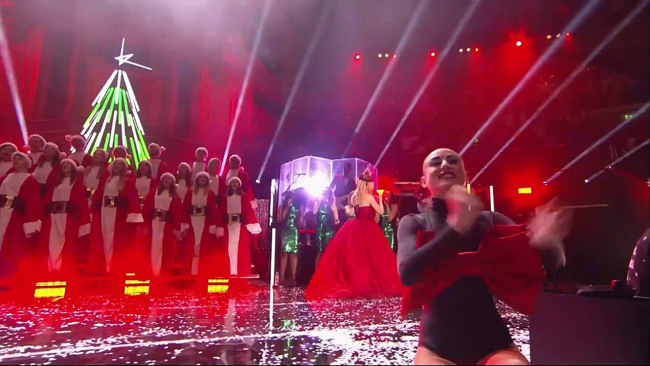 I Wish It Could Be Christmas Everyday (Wizzard cover) - Kylie Minogue (live)