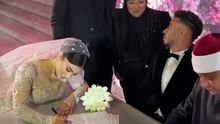 لحظة عقد قران اللاعب محمد عزت لاعب الاتصالات على عروسه دينا