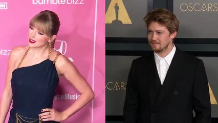 Taylor Swift Gives A Thumbs Up After Fan Asks If She’s ‘Ok’ During Concert After Joe Alwyn Split