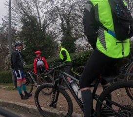 Vidéo VTT Comment transformer une séance VTT en atelier mécanique venez au CCO 🤣