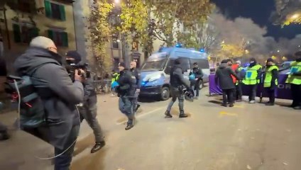 Polizia e carabinieri fuori dallo stadio "Franchi" (Germogli)