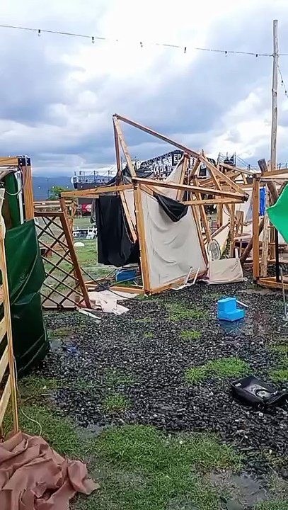 Destrozos en la Feria del Patio por la tormenta