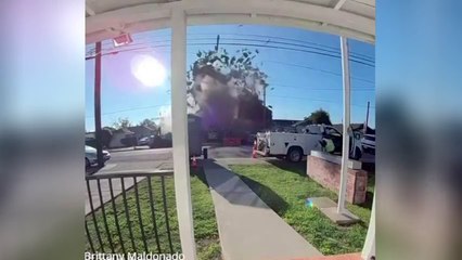 Casa salta in aria in California: il momento dell'esplosione ripreso dalle telecamere di sorveglianza