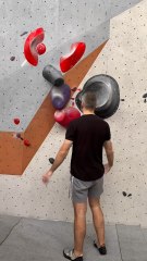 L’Otaku en Mouvement 💨 L’escalade de blocs 🧗‍♂️La seule rouge de la séance (Passée crème)