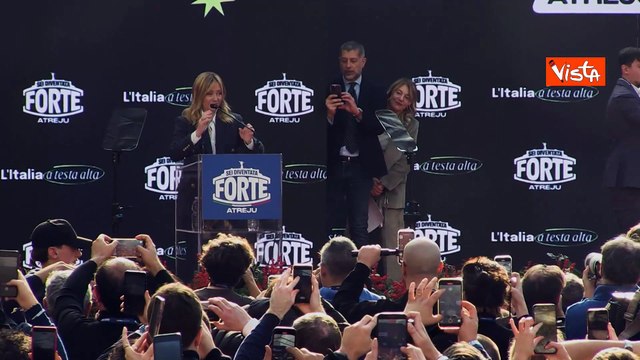 Atreju 2025, il ballo di Meloni sul palco mentre il pubblica grida: Giorgia Giorgia