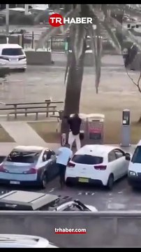 Avustralya - Sidney - Bondi - sahili-saldırısı - Yahudi Hanuka - Naveed Akram- Ahmed el-Ahmed önlüyor - TRHaber