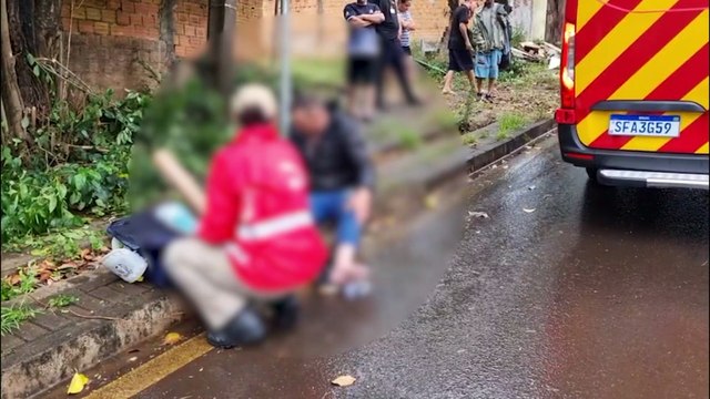 Homem sofre queda de moto na Rua Recife e fica ferido