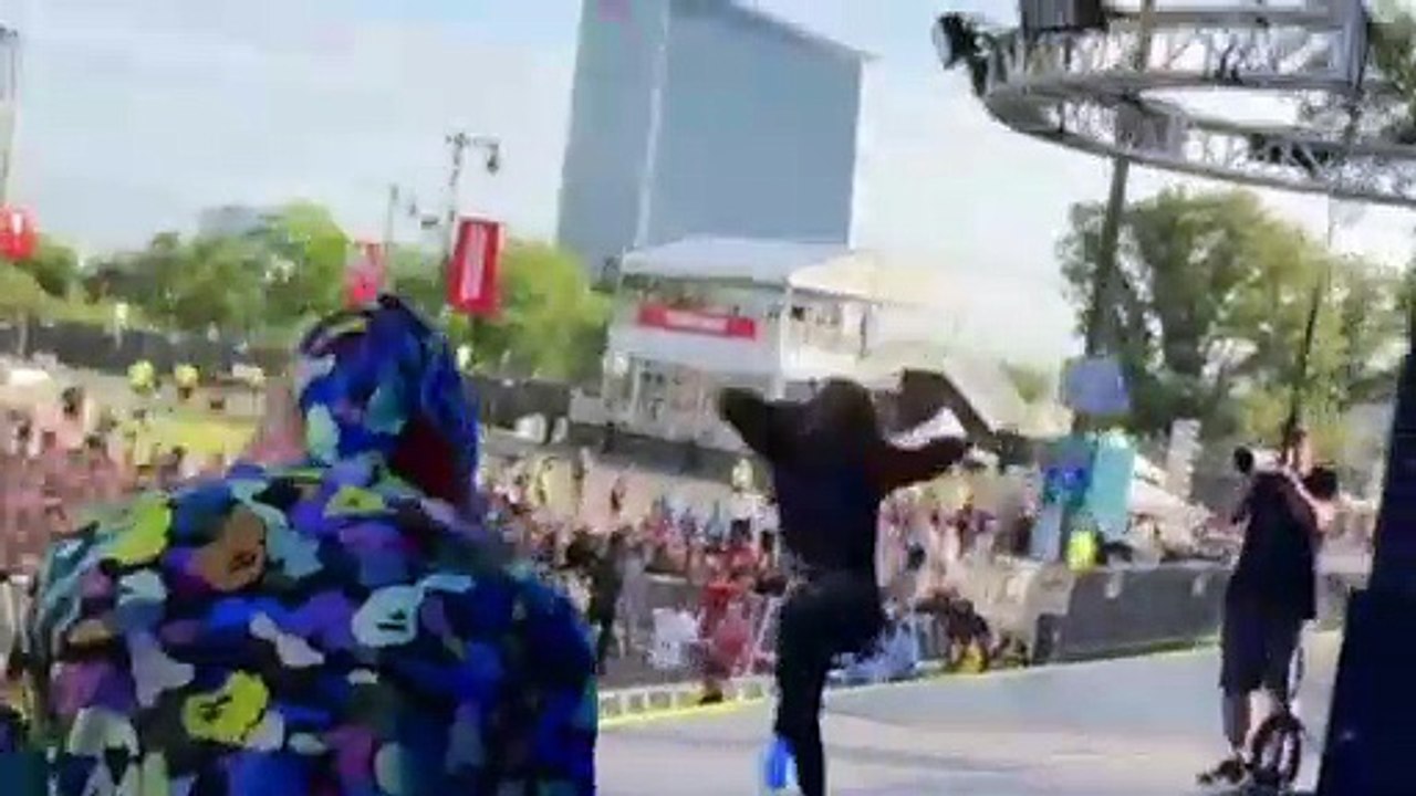 6ix9ine Slams Ariana Grande & Justin Bieber Billboard Chart Win