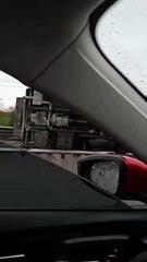 Reportan aparatosa volcadura de camión urbano en Apodaca