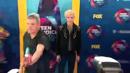 Billie Eilish Blasts People Stealing Her Look & Shawn Mendes Shirtless Avocado Selfie Goes Viral