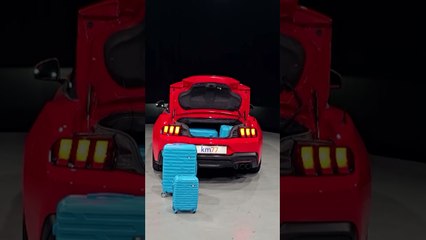 ¿Cuántas maletas caben en el maletero de un Mustang descapotable?