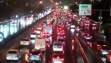 İstanbul'da haftanın ilk iş gününde trafik felç oldu