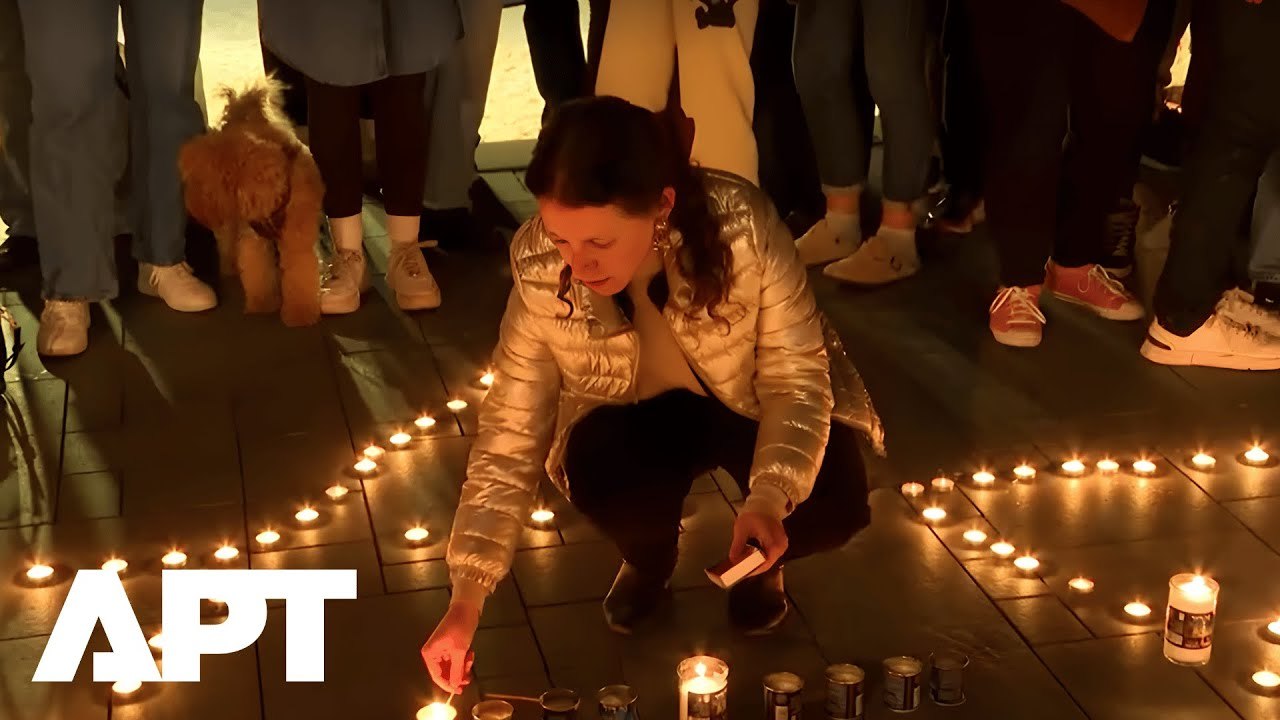 Israelis Hold Emotional Vigil in Tel Aviv for Victims of Bondi Beach Shooting in Australia | APT