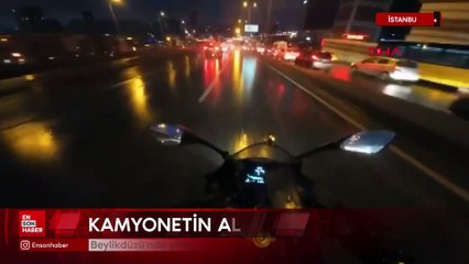 İstanbul'da yolda kayan motosiklet kamyonetin altına girdi