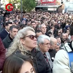 Özgür Özel'in Gülşah Durbay'ın cenazesinde konuşmaktta güçlük çektiği saniyeler.