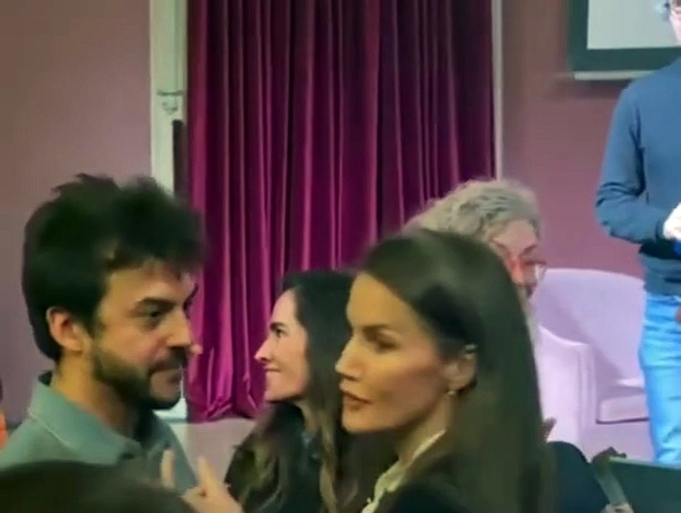 La reina Letizia en el estreno de 'Ciudad sin sueño' con Natalia Belda