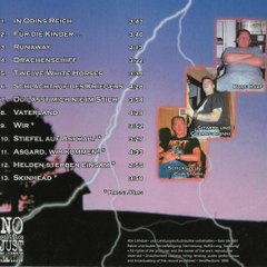 Nordwind - Stiefel auf Asphalt