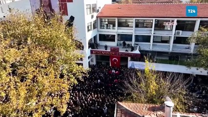 Binlerce kişi, Şehzadeler Belediye Başkanı Gülşah Durbay'ı son yolculuğuna uğurladı, Özgür Özel gözyaşlarını tutamadı