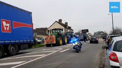 Dans l'Orne, le convoi des agriculteurs en colère quitte Fromentel pour Argentan