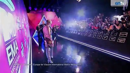 Miley Cyrus Smokes Blunt At MTV EMAs