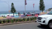 La playa de Bondi se transforma en una muestra de duelo tras el tiroteo