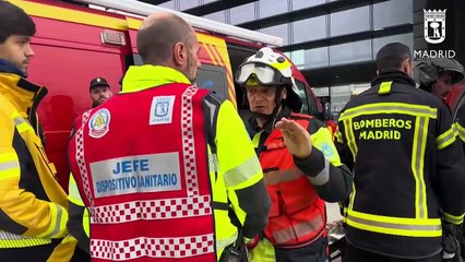Evacuan la torre Foster de la Castellana por un incendio en un transformador eléctrico