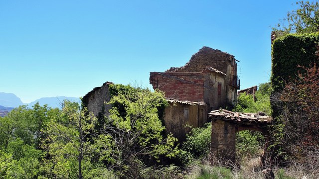 Exploring the Village of Sant Joan de Escarlà — A Vertigo-Inducing Adventure