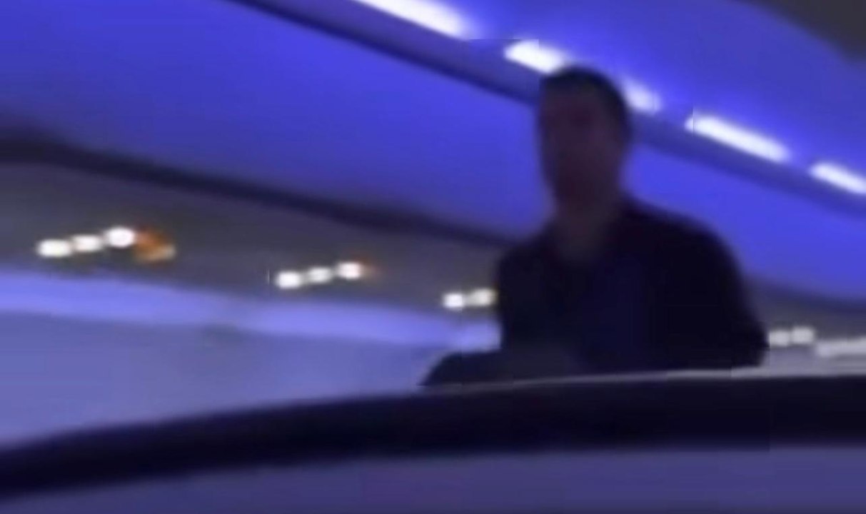 VIDEO / Le immagini virali di Joao Cancelo che si arrabbia in aereo: c'è una spiegazione