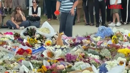 Sydney, a Bondi improvvisato un memoriale per omaggiare vittime attentato