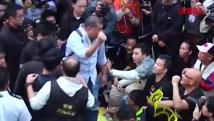 Hong Kong, ex magnate media Jimmy Lai condannato per sedizione e collusione