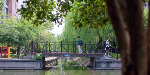 ₴₦ł₱ɆⱤ ฿Ʉ₮₮ɆⱤ₣ⱠɎ EP22 SUB INDO