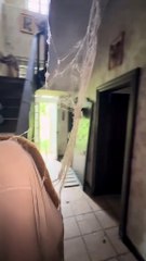 Let's make it normal that an abandoned house should not be vandalized. 🔦