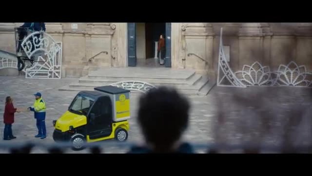 «Storie di Poste Italiane» fa tappa a Monopoli: ecco lo spot «La sera dei miracoli»